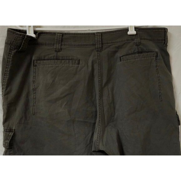 WRANGLER Mens 40 Green Relaxed Fit Stretch Hike Fish Cargo Shorts 10" Inseam - Picture 9 of 12